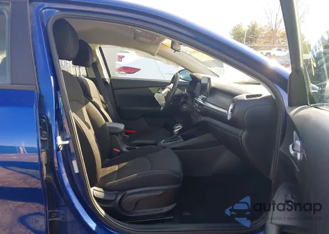 2021 Kia Forte Lxs z USA, uszkodzony, nr VIN 3KPF24AD9ME369546